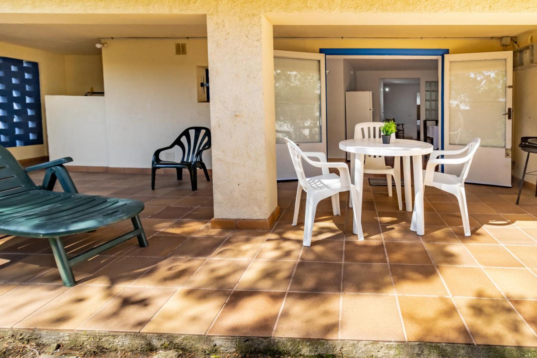 Grifeu 15 Apartamento Pequeno Con Patio Apartment *