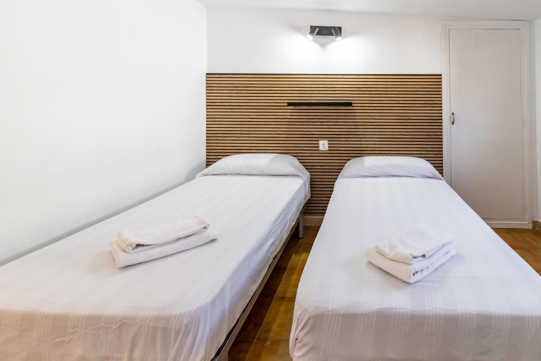 Grifeu 15 Apartamento Pequeno Con Patio Apartment