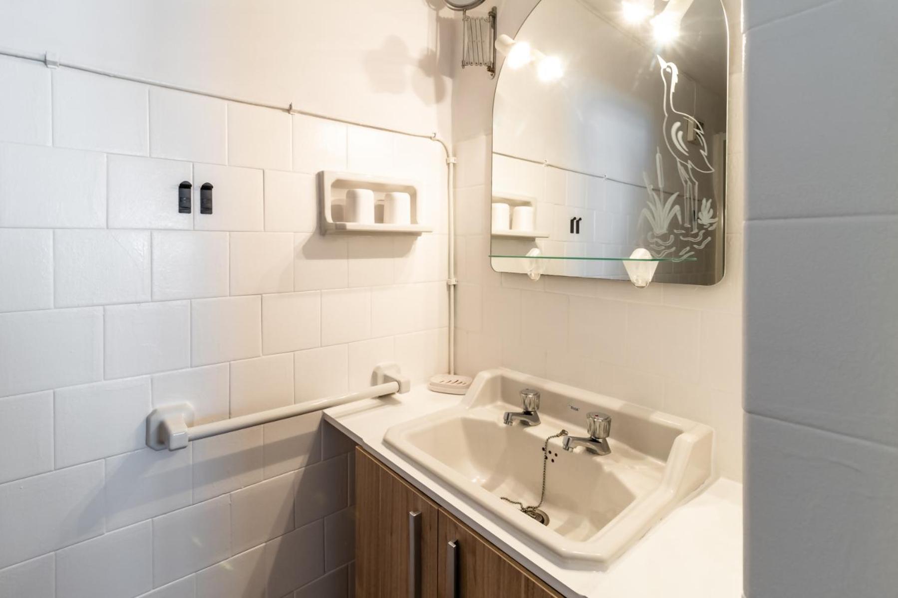 Grifeu 15 Apartamento Pequeno Con Patio *